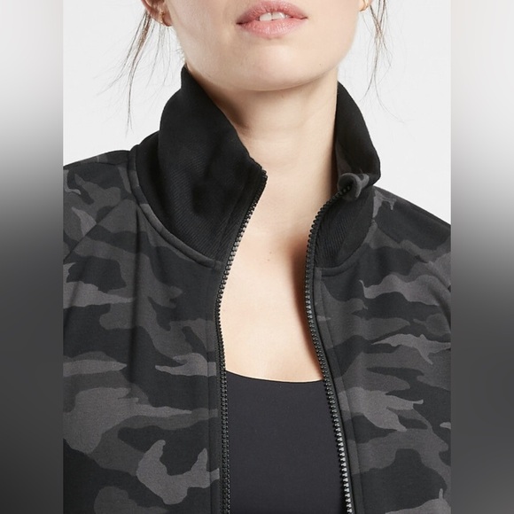 Athleta Triumph Full Zip Jacket Black Gray Camo Size Medium Gym Sport Sweatshirt - Picture 12 of 12